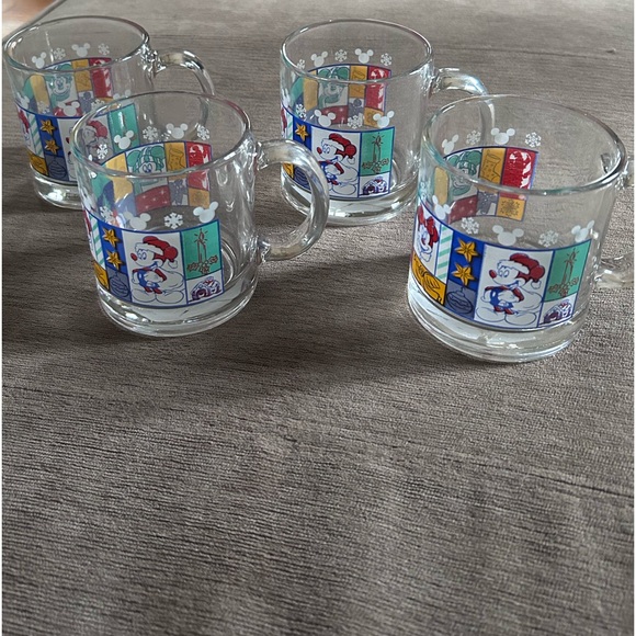 Set of 4 Disney Christmas Mickey Mouse and Minnie Mouse Mugs - Picture 4 of 4